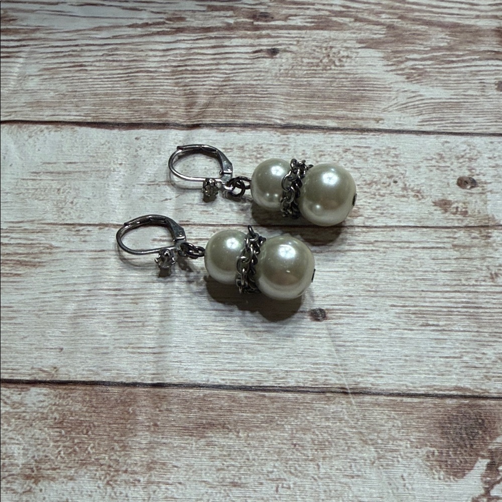 Chic Pearl Dangle Earrings